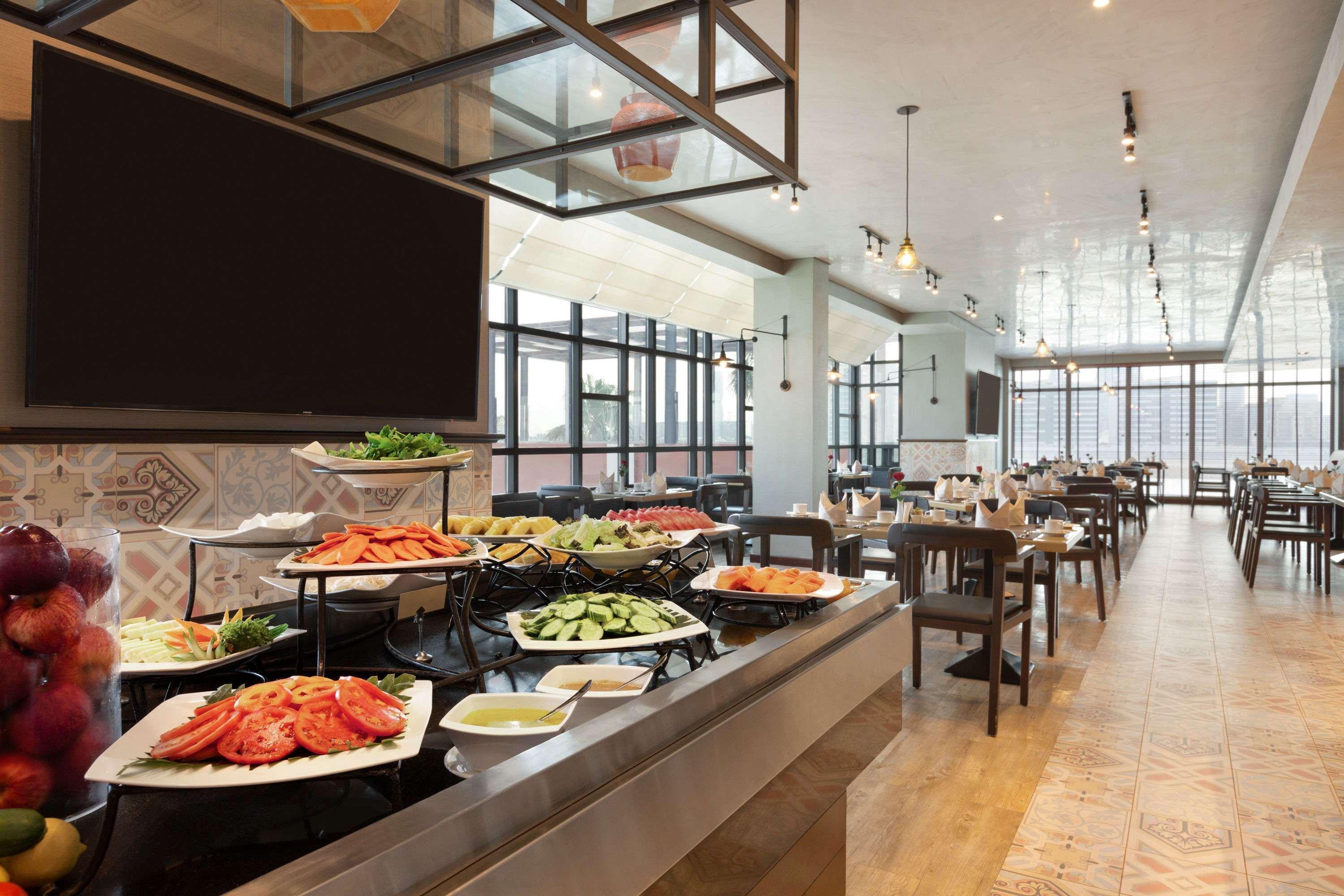 Hotel Ramada By Wyndham Centre Manama