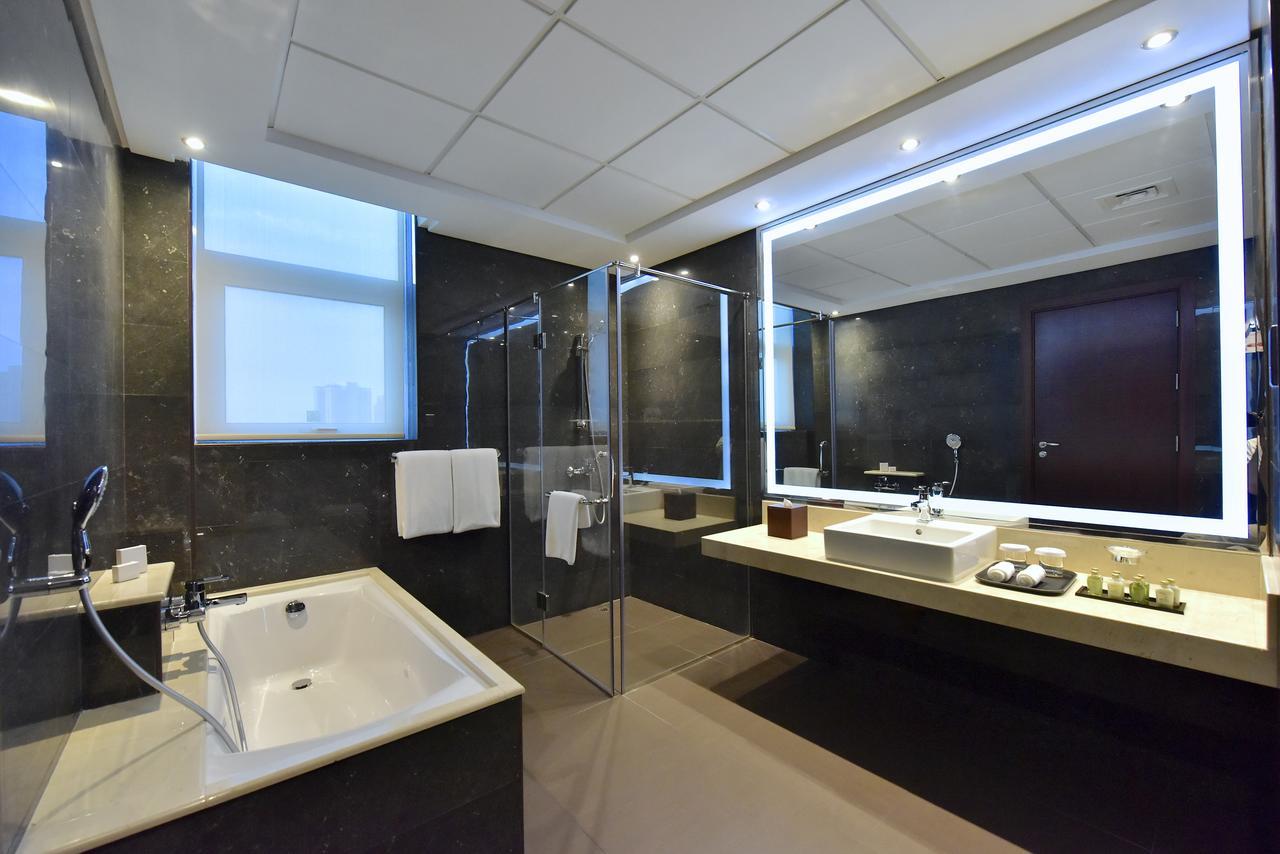 Hotel Ramada By Wyndham Centre Manama